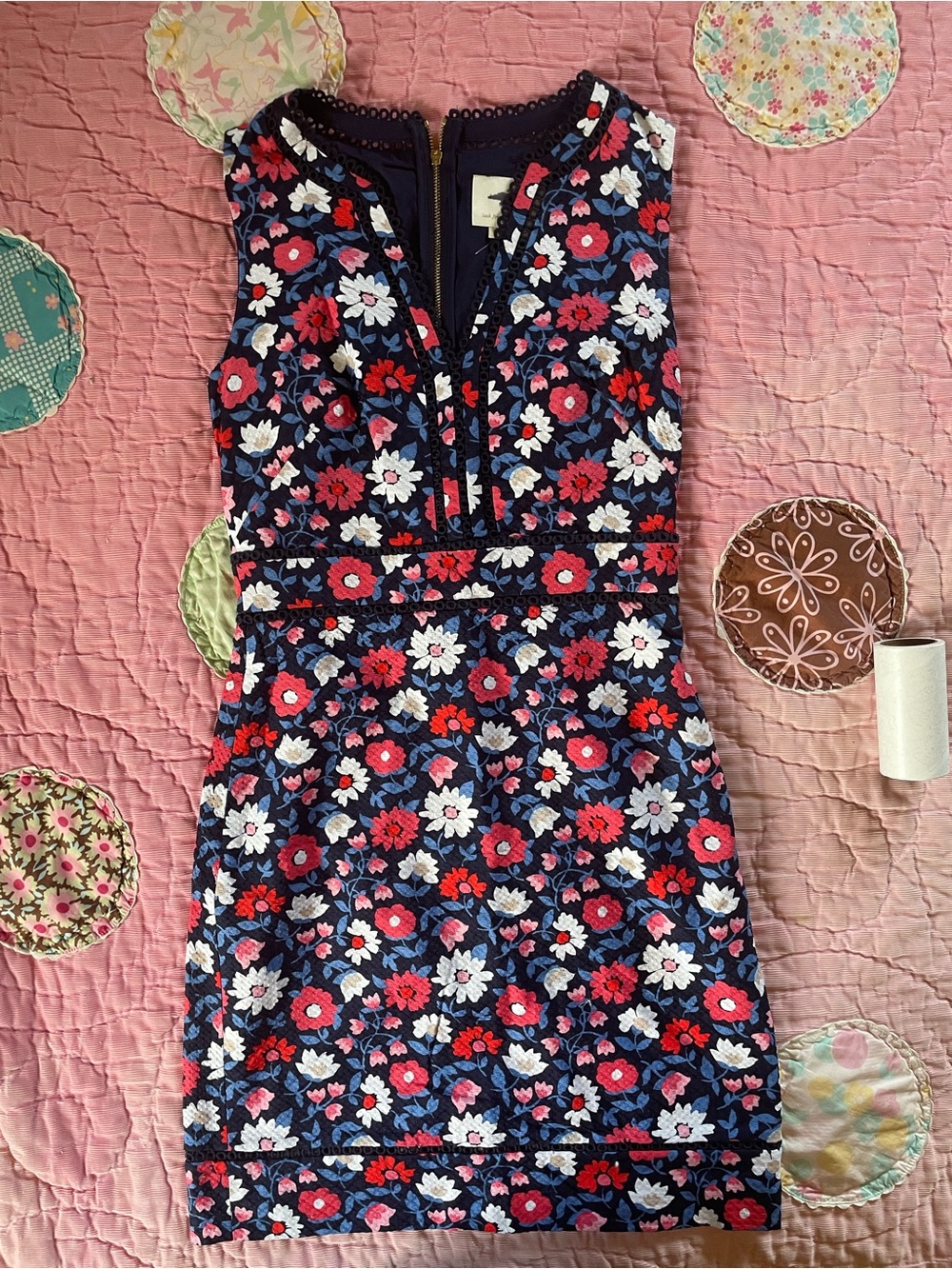 kate spade Navy Floral V‑Neck Sheath Dress with Red & White Blooms NWOT